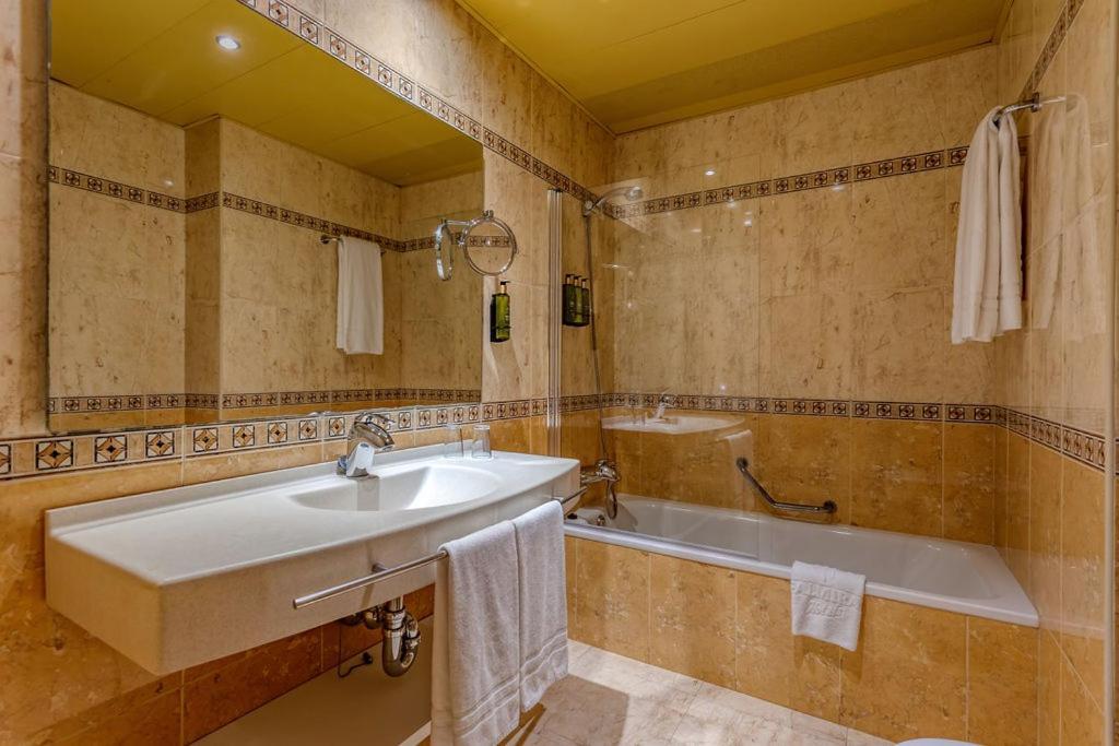 Ona Palmira Paradise Hotel 4*
